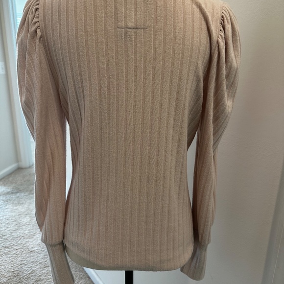 CHASER Lightweight cream sweater, Sz Med - Picture 2 of 4